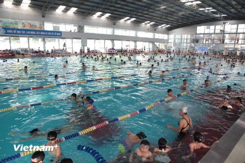 Hơn 10 ngàn lượt bơi miễn phí, đào tạo chống đuối nước cho trẻ em ở Hà Nội sẽ được triển khai. (Ảnh: PV/Vietnam+)
