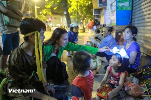 Bạn Lê Thị Linh Trang, người đóng vai chị Hằng cho biết đây là lần đầu được đóng vai chị Hằng nên cảm thấy rất vui và hồi hộp. (Ảnh: Minh Sơn/Vietnam+)