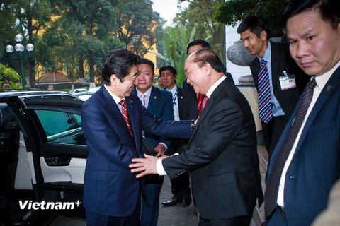 Ông Abe là một người có nhiều nỗ lực trong việc củng cố quan hệ Việt – Nhật suốt những năm qua. Đây là chuyến thăm Việt Nam thứ ba của Thủ tướng Abe. (Ảnh: Minh Sơn/Vietnam+)