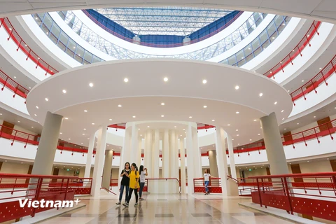 Trong năm học mới 2017 - 2018, hàng ngàn sinh viên Kinh tế quốc dân sẽ được học trong một tòa nhà mới hiện đại bậc nhất Việt Nam. (Ảnh: Minh Sơn/Vietnam+)
