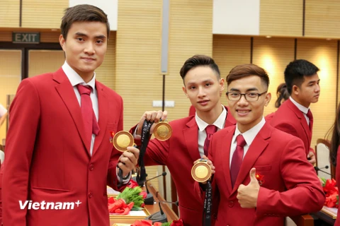 134 huấn luyện viên, vận động viên thể thao Hà Nội đạt thành tích cao tại SEA Games đã được thành phố Hà Nội chúc mừng và biểu dương trong số đó không ít những anh chàng điển trai. (Ảnh: Minh Sơn/Vietnam+) 