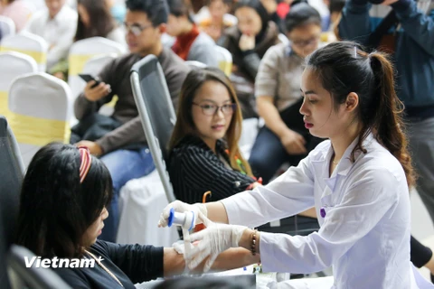 Tính đến thời điểm 15 giờ chiều ngày 7/1, Viện Huyết học Truyền máu Trung ương đã tiếp nhận 343 đơn vị máu. Trong đó có 194 người tham gia hiến máu lại và có tổng cộng 181 người thuộc nhóm máu O. (Ảnh: Minh Sơn/Vietnam+) 