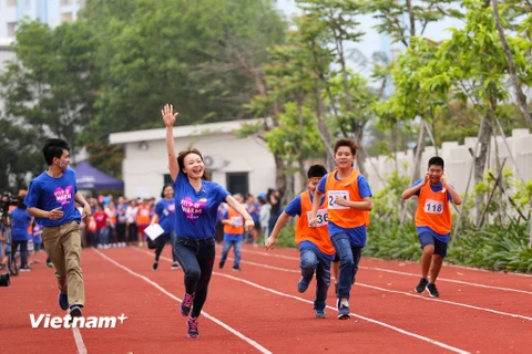 Sáng 1/4 tại thành phố Bắc Ninh, gần 1000 người trong đó có gần 400 người tự kỷ tham gia ngày hội thể thao với nhiều bộ môn thi đấu hấp dẫn. (Ảnh: Minh Sơn/Vietnam+)