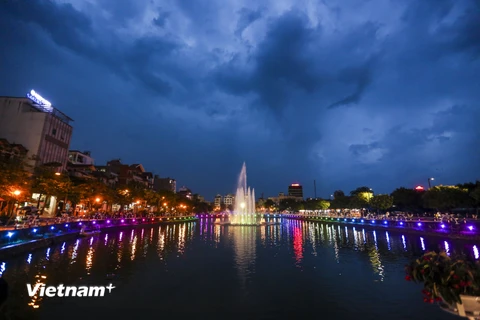 Sau nhiều lần lỡ hẹn, tối 11/5, tuyến phố đi bộ Trịnh Công Sơn đã chính thức được khai trương. (Ảnh: Minh Sơn/Vietnam+)
