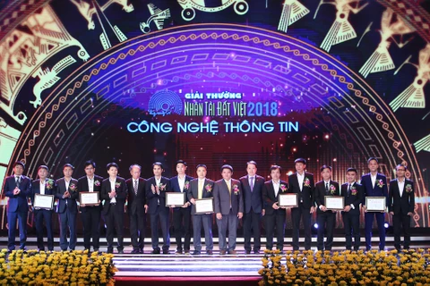 Tối 20/11, Lễ trao giải Nhân tài Đất Việt 2018 đã diễn ra tại Cung Văn hóa Hữu nghị Hà Nội. (Ảnh: PV/Vietnam+)