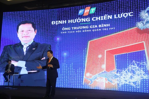 Chủ tịch FPT Trương Gia Bình cho biết chuyển đổi số không hề tốn kém nếu chúng ta làm đúng. (Ảnh: Minh Sơn/Vietnam+)