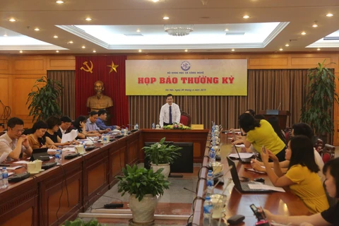 Thứ trưởng Bộ Khoa học và Công nghệ Bùi Thế Duy chủ trì buổi họp báo thường kỳ quý I năm 2019. (Ảnh: Minh Sơn/Vietnam+)