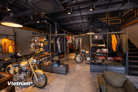 Sáng 22/4, hãng xe mô tô Royal Enfield đã chính thức mở showroom tại Hà Nội. Đây cũng là showroom thứ hai của hãng tại Việt Nam sau cửa hàng đầu tiên tại Thành phố Hồ Chí Minh. (Ảnh: Minh Sơn/Vietnam+)