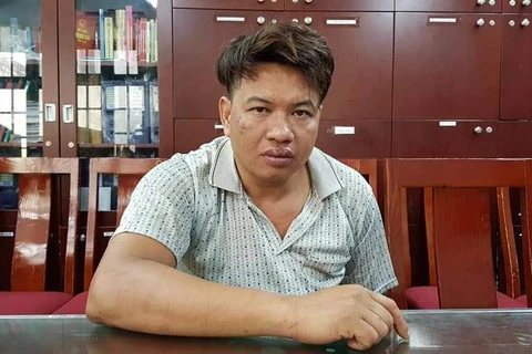 Đối tượng Đỗ Văn Bình tại cơ quan cảnh sát điều tra. (Ảnh: PV/Vietnam+)