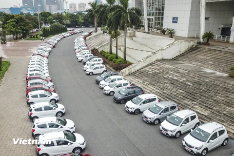 Hàng trăm xe Fadil đã có mặt tại Hà Nội sẵn sàng bàn giao cho khách trong ngày 17/6. (Ảnh: Minh Sơn/Vietnam+)