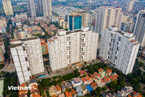 Ủy ban nhân dân thành phố Hà Nội đã quyết định dành thêm 3 tòa nhà 21 tầng tại Mỹ Đình để làm điểm cách ly tập trung cho những người trở về từ vùng dịch. (Ảnh: Minh Sơn/Vietnam+)
