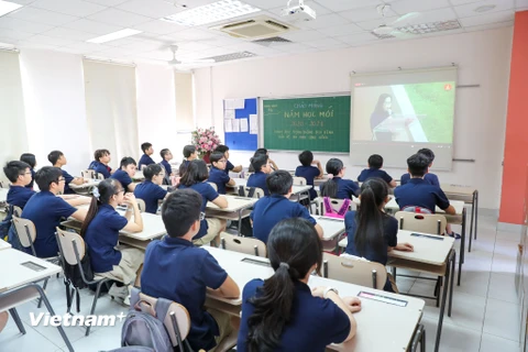 Sáng 5/9, cùng với 23 triệu học sinh cả nước, hơn 2,1 triệu HS Hà Nội đã cùng bước vào lễ khai giảng năm học mới 2020 - 2021. (Ảnh: Minh Sơn/Vietnam+) 