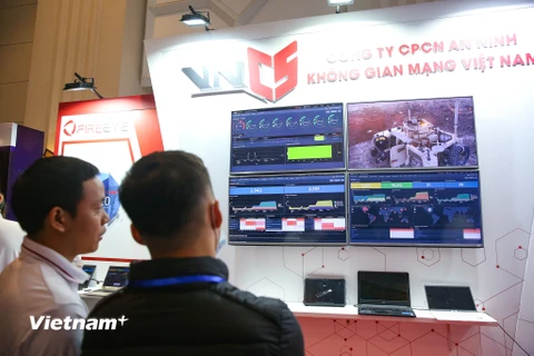 Các sản phẩm an toàn an ninh mạng tại hội thảo quốc tế Ngày An toàn thông tin Việt Nam 2020. (Ảnh: Minh Sơn/Vietnam+)