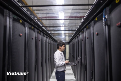 Với tổng diện tích 6.500m2 cùng 1.200 tủ rack tương đương 48 ngàn máy chủ vật lý và 480 ngànmáy chủ cloud, Hòa Lạc data center là trung tâm dữ liệu lớn nhất khu vực miền Bắc của Viettel IDC. (Ảnh: Minh Sơn/Vietnam+)