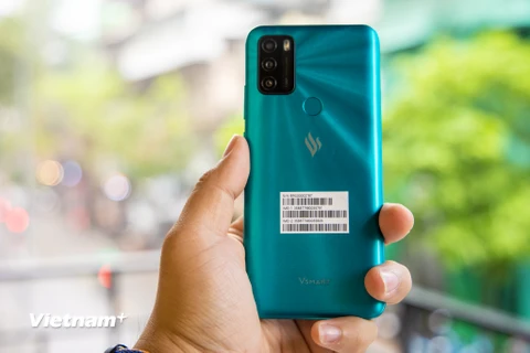 Ngày 26/3, Công ty Cổ phần Nghiên cứu và Sản xuất VinSmart (Tập đoàn Vingroup) đã chính thức ra mắt điện thoại thông minh Vsmart Star 5, với gói dữ liệu Internet 4G 10GB/tháng miễn phí trong 18 tháng. (Ảnh: Minh Sơn/Vietnam+)