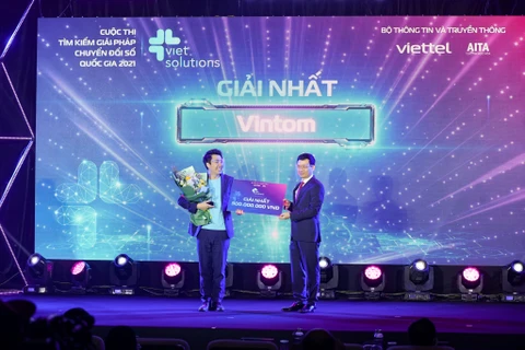 Giải Nhất trị giá 300 triệu đồng đã thuộc về đội Vintom. (Ảnh: Minh Sơn/Vietnam+)