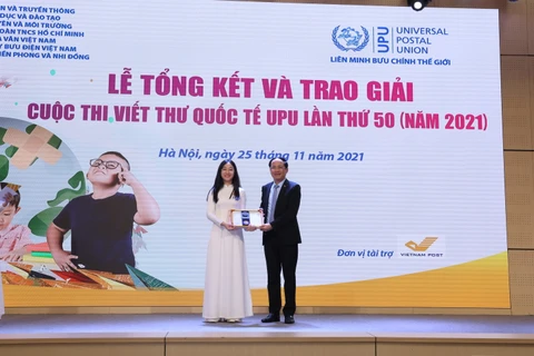 Em Đào Anh Thư đã đoạt giải Nhất quốc gia cuộc thi viết thứ UPU lần thứ 50. (Ảnh: Bưu điện Việt Nam)