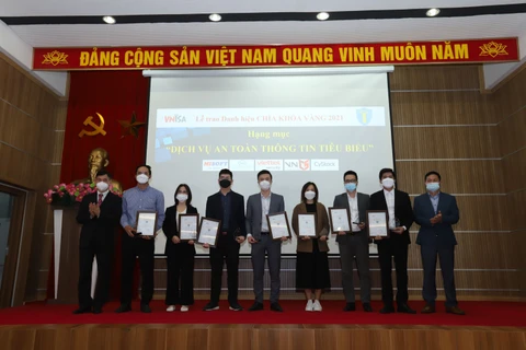 Các doanh nghiệp đoạt giải 'Dịch vụ an toàn thông tin tiêu biểu.' (Ảnh: Hoài Nam/Vietnam+)
