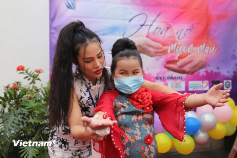 Ngày 19/12 tại Hà Nội, Vietnam Young Art phối hợp với L’âme đã tổ chức buổi biểu diễn thời trang dành cho các bạn nhỏ khuyết tật và có hoàn cảnh khó khăn. (Ảnh: Hoài Nam/Vietnam+)