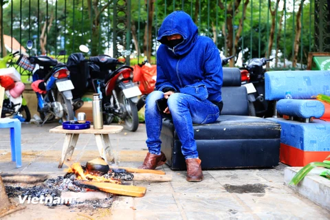 Người dân Thủ đô ‘tê tái’ trong thời tiết lạnh nhất từ đầu mùa Đông