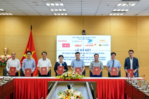 Đại diện các nhà mạng di động tại Việt Nam đã ký kết kế hoạch ngăn chặn, xử lý cuộc gọi rác. (Ảnh: Minh Sơn/Vietnam+)