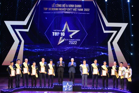 Các doanh nghiệp được Vinh danh TOP 10 doanh nghiệp Công nghệ thông tin Việt Nam 2022. (Ảnh: PV/Vietnam+)