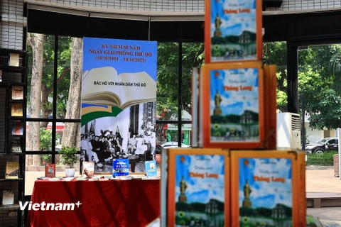 Sáng 6/10, Thư viện Hà Nội đã khai mạc trưng bày chuyên đề 'Kỷ niệm 68 năm Ngày Giải phóng Thủ đô (10/10/1954 - 10/10/2022).' (Ảnh: Minh Sơn/Vietnam+)