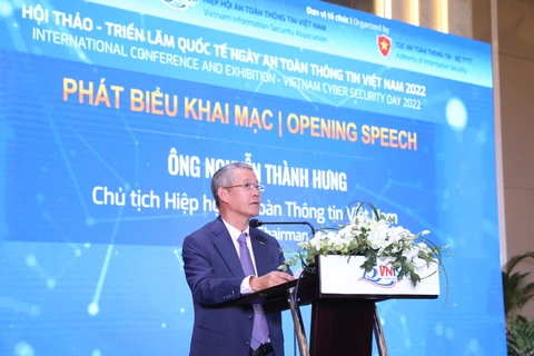 Ông Nguyễn Thành Hưng - Chủ tịch Hiệp hội An toàn Thông tin Việt Nam (VNISA) phát biểu tại sự kiện. (Ảnh: Minh Quyết/TTXVN)
