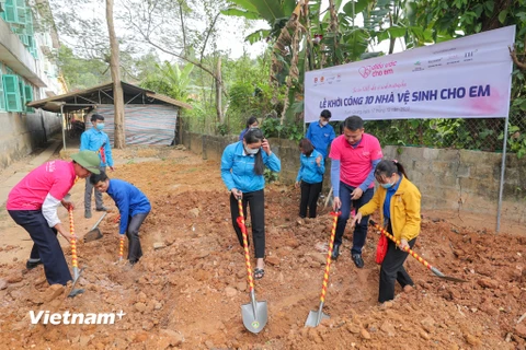 Quỹ Vì Tầm Vóc Việt khởi công 32 nhà vệ sinh cho học sinh vùng khó