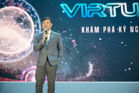 Giáo sư Vũ Hà Văn - Giám đốc khoa học VinBigData chia sẻ về nền tảng VinBase. (Ảnh: VinBigData)