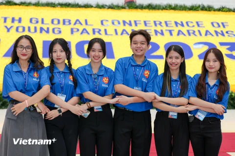 200 liên lạc viên, tình nguyện viên phục vụ Hội nghị Nghị sỹ trẻ toàn cầu lần thứ 9 được lựa chọn từ hơn 2.000 cá nhân đăng ký tham gia. Họ chính là những 'đại sứ văn hóa' lan tỏa hình ảnh đẹp về thanh niên Việt Nam, con người Việt Nam tới bạn bè trên thế