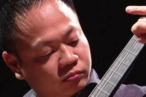 Nghệ sỹ Lê Hoàng Minh về nước biểu diễn độc tấu guitar cổ điển 
