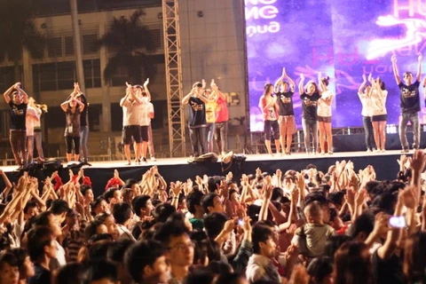 Chương trình có kỷ lục số người hát lớn nhất Việt Nam trở lại 