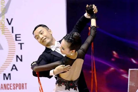 Giám khảo Bước nhảy Hoàn vũ Hồng Việt giã từ sàn đấu dancesport 