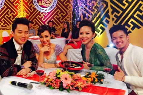 (Từ trái sang phải) Tùng Dương, ca sỹ Uyên Linh, Tóc Tiên và Trọng Hiếu. (Ảnh: VTV)