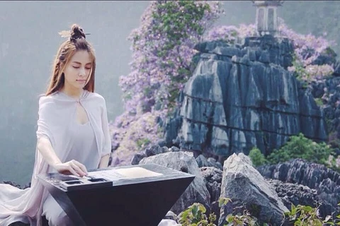 Hoàng Thùy Linh trong MV "Bánh trôi nước" (Ảnh cắt từ video)