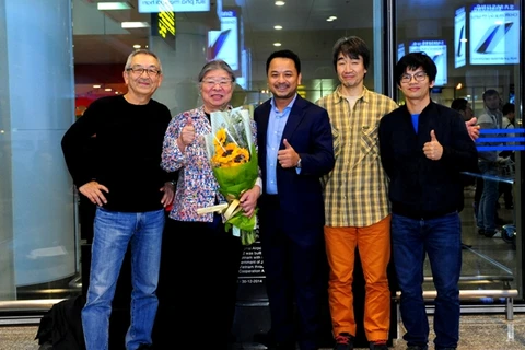 Huyền thoại nhạc Jazz Tsuyoshi Yamamoto và ban nhạc đến Hà Nội cùng đại diện nhà tổ chức chương trình "Yamamoto Live In Concert. (Ảnh: IB Group) 
