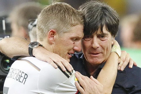 Bastian Schweinsteiger nhận băng đội trưởng tuyển Đức