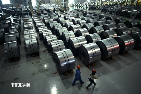 Thép được sản xuất tại nhà máy ở Hàm Đan, tỉnh Hà Bắc, Trung Quốc. (Nguồn: AFP/TTXVN)