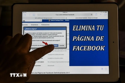 Người sử dụng tại Bogota, Colombia xóa tài khoản Facebook ngày 22/3. (Nguồn: AFP/TTXVN)