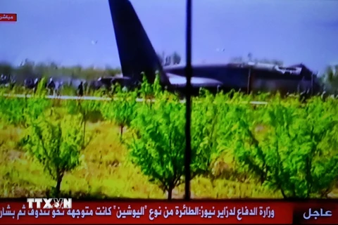 Hiện trường vụ rơi máy bay quân sự ở Boufarik. (Nguồn: THX/ TTXVN)