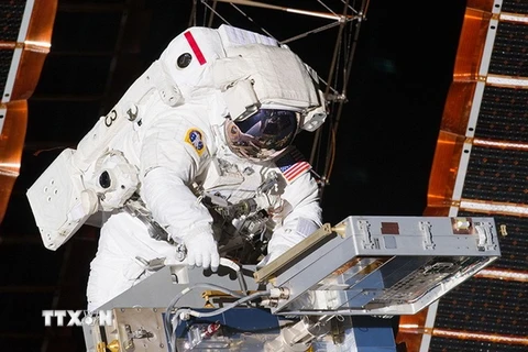NASA thực hiện chuyến đi bộ ngoài không gian ngày 20/5/2011. (Nguồn: NASA/ Zee News/ TTXVN)