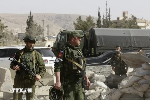 Binh sĩ Nga gác tại Đông Ghouta, Syria. (Nguồn: AFP/TTXVN)