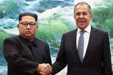 Nhà lãnh đạo Triều Tiên Kim Jong-un tiếp Ngoại trưởng Nga Sergei Lavrov. (Nguồn: Channel NewsAsia)