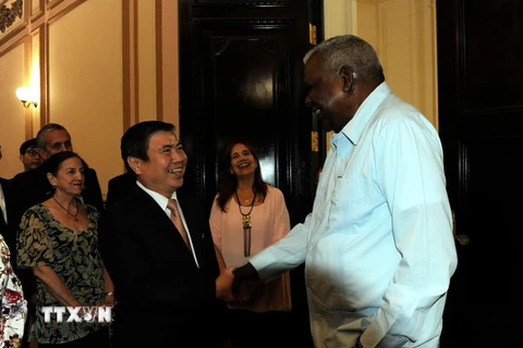Nhập mô tả cho ảnhChủ tịch Quốc hội Cuba Esteban Lazo Hernández tiếp thân mật đoàn đại biểu Thành phố Hồ Chí Minh. (Nguồn: Vũ Lê Hà/TTXVN)
