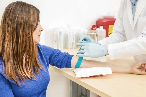Xét nghiệm máu có thể dự báo phụ nữ mang thai sinh non. (Nguồn: Healthline)