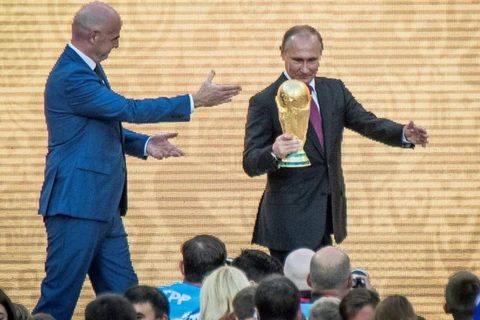 Tổng thống Vladimir Putin mong đội tuyển Nga sẽ thi đấu tốt tại World Cup 2018. (Nguồn: Guardian)