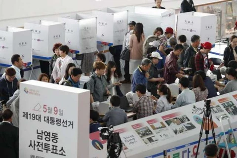 Các đảng Hàn Quốc nỗ lực trước thềm bầu cử địa phương và Quốc hội bổ sung. (Nguồn: UrduPoint)