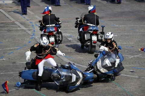 Khoảnh khắc hài hước trong lễ duyệt binh mừng Quốc khánh Pháp. (Nguồn: Houston Chronicle)