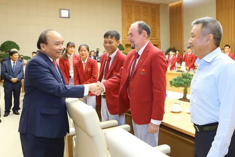 Thủ tướng Nguyễn Xuân Phúc và các Huấn luyện viên, vận động viên xuất sắc của Đoàn thể thao Việt Nam tham dự ASIAD 18. (Nguồn: Thống Nhất/TTXVN)